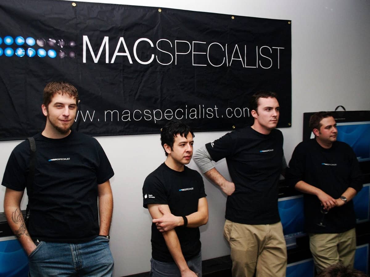 MacSpecialist _ Apple Specialist _ Villa Park IL _ 2 tall guys and 2 short guys